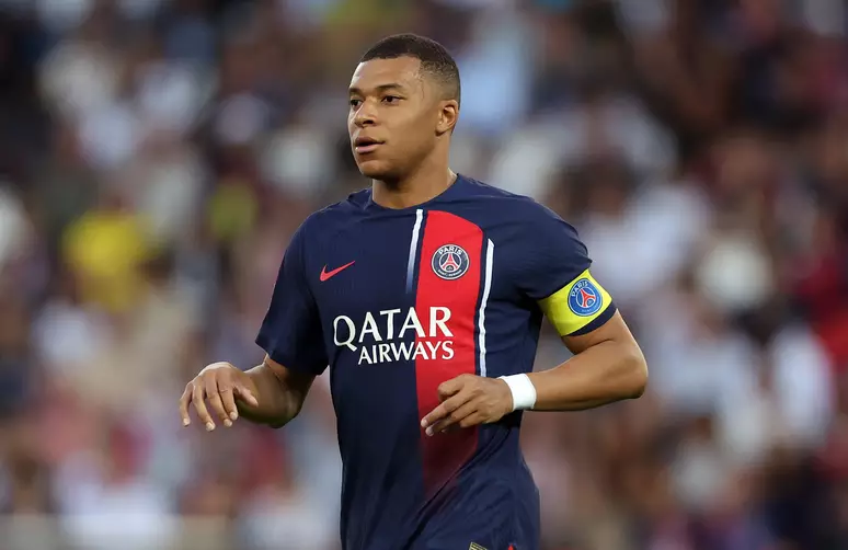 Confirmado! Mbappé anuncia saída do PSG