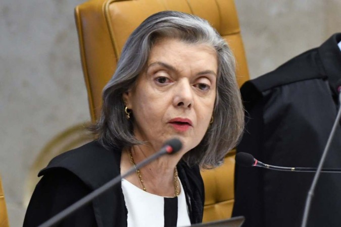 Cármen Lúcia é eleita presidente do TSE; posse será em junho