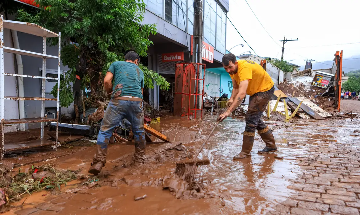 Benefícios para o RS: Como Solicitar Abono Salarial, FGTS e Restituição do IR