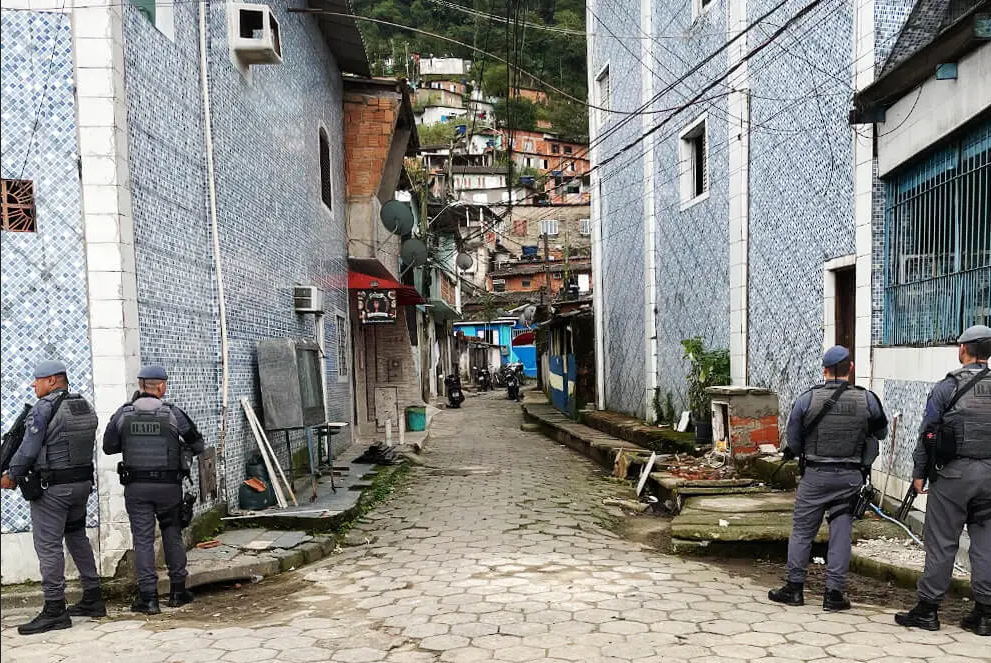 Justiça torna réus policiais envolvidos em execuções no Guarujá