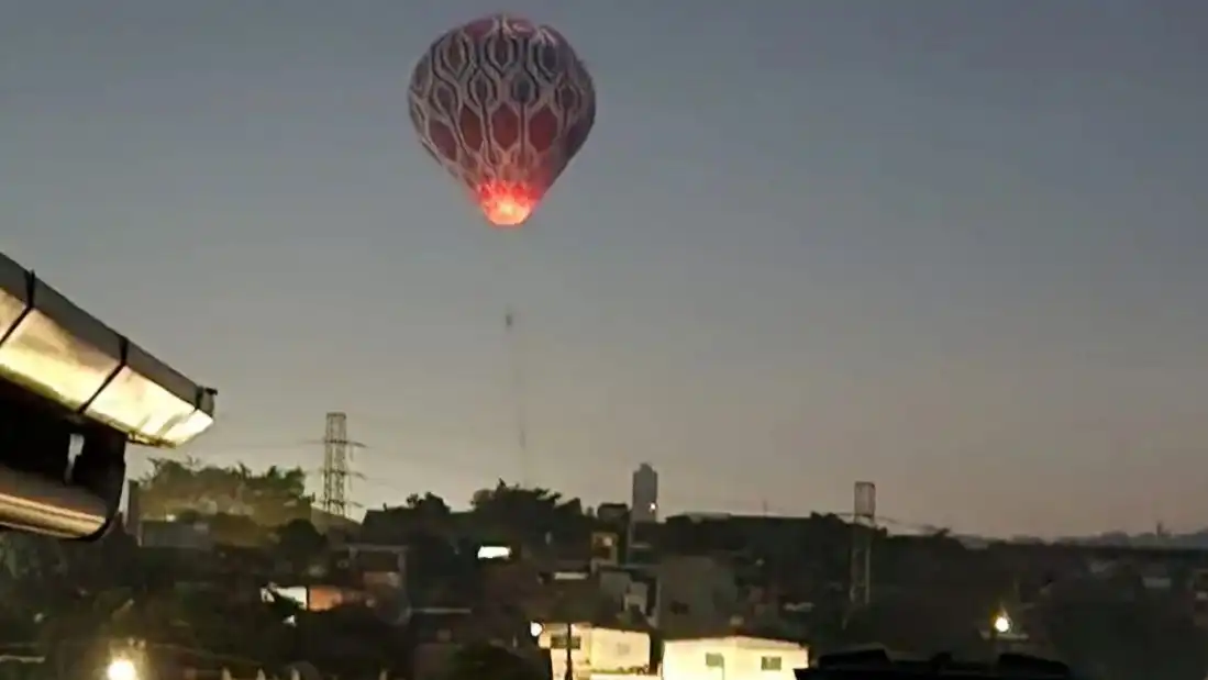 SP: balão cai, pega fogo e causa transtornos na zona leste da capital