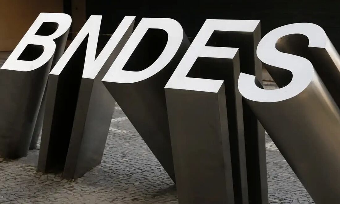 BNDES abre concurso com 150 vagas e salário de R$ 20,9 mil