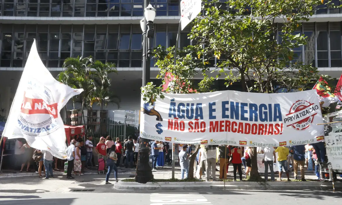 PGR é contra suspensão da privatização da Sabesp