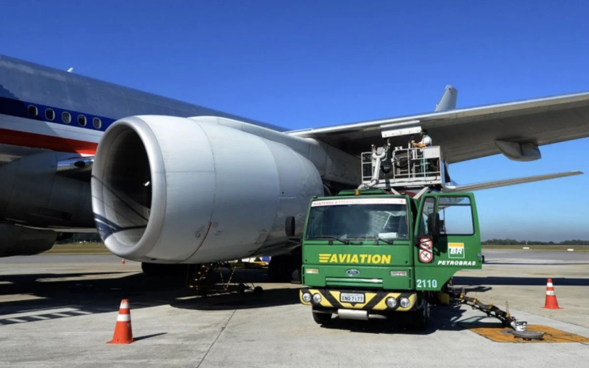 Petrobras anuncia alta de 7,1% no preço do querosene de aviação