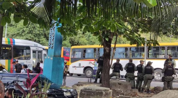 Greve de rodoviários afeta usuários do transporte público no Recife