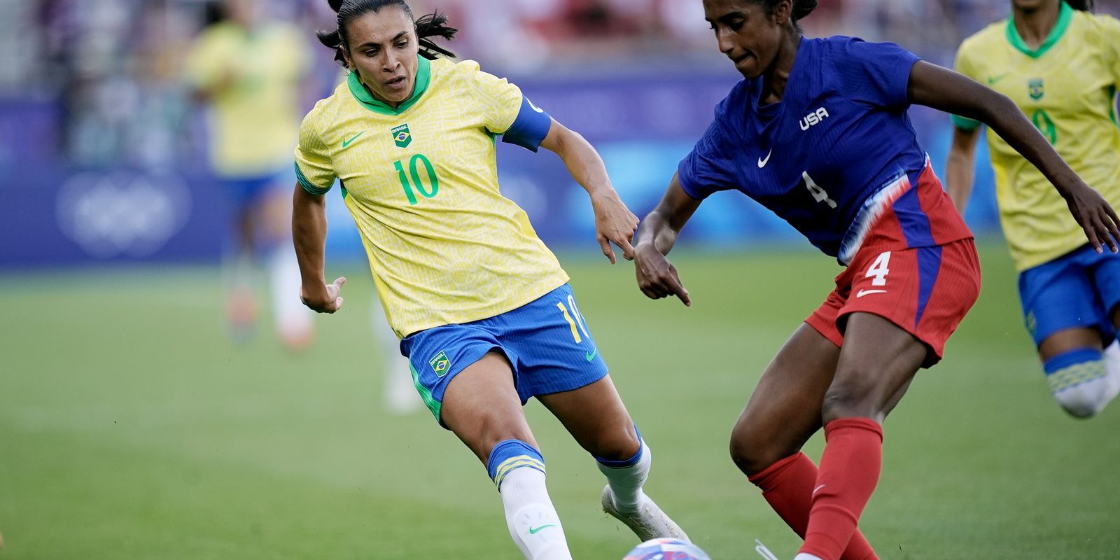 Brasil é prata no futebol feminino após revés contra EUA na final