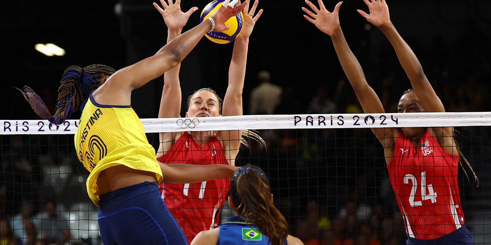 Brasil perde para os EUA e disputará bronze no vôlei feminino