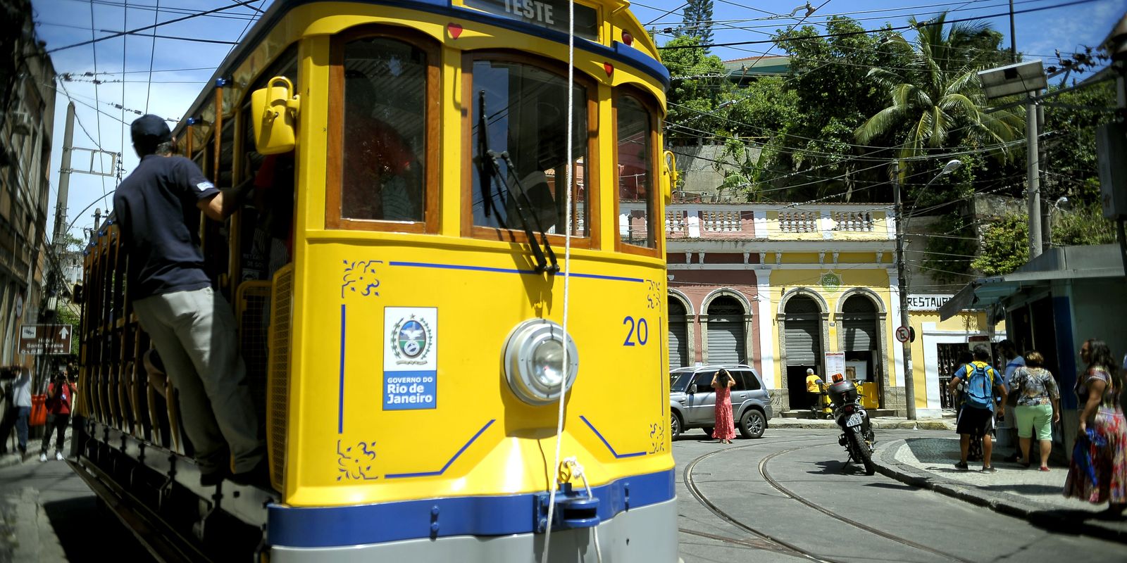 Governo do Rio entrega 1º trecho revitalizado do bonde de Santa Teresa