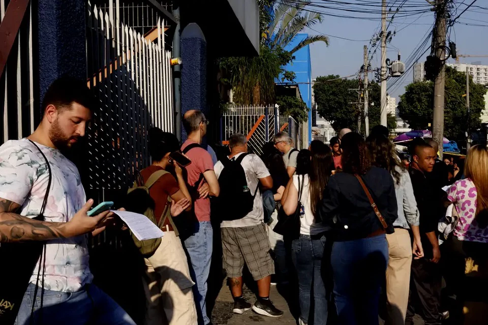 Cerca de 2 milhões de candidatos fazem as provas do CNU neste domingo