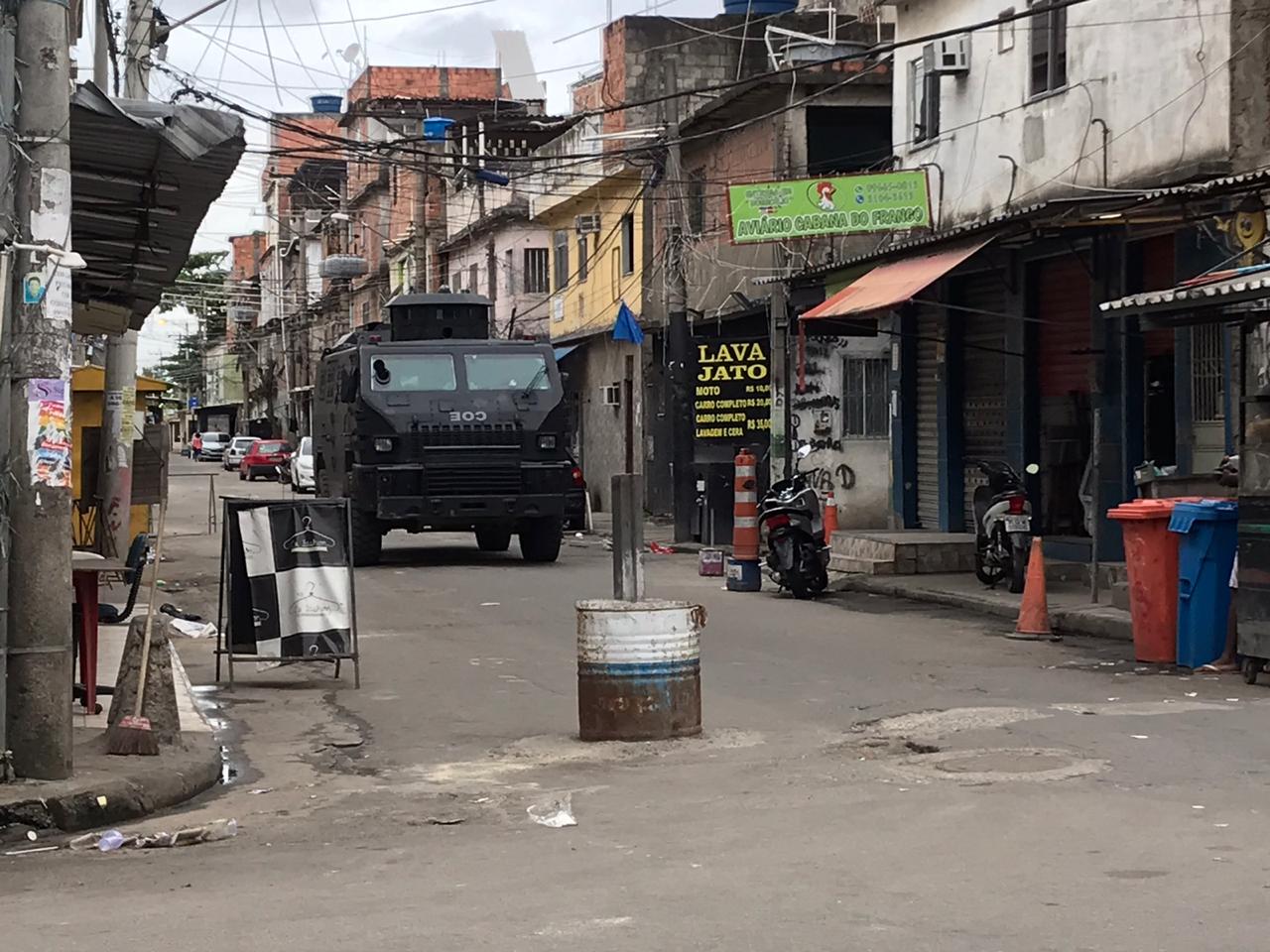 Força-tarefa inicia demolição de condomínio na Favela da Maré, no Rio 