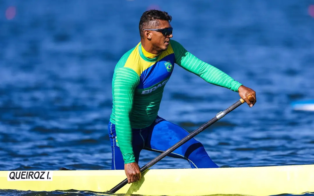 Isaquias Queiroz avança direto à semifinal da canoa individual