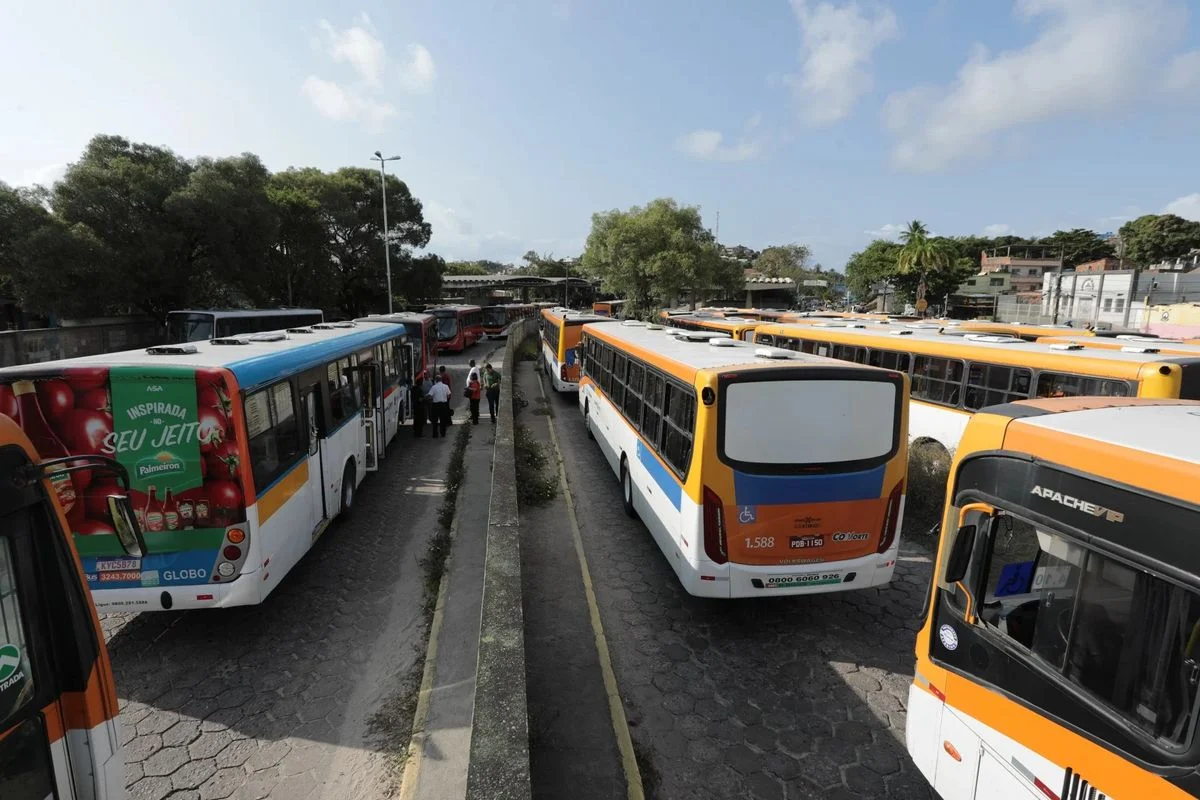 Greve de ônibus é encerrada no Recife após acordo com empresários