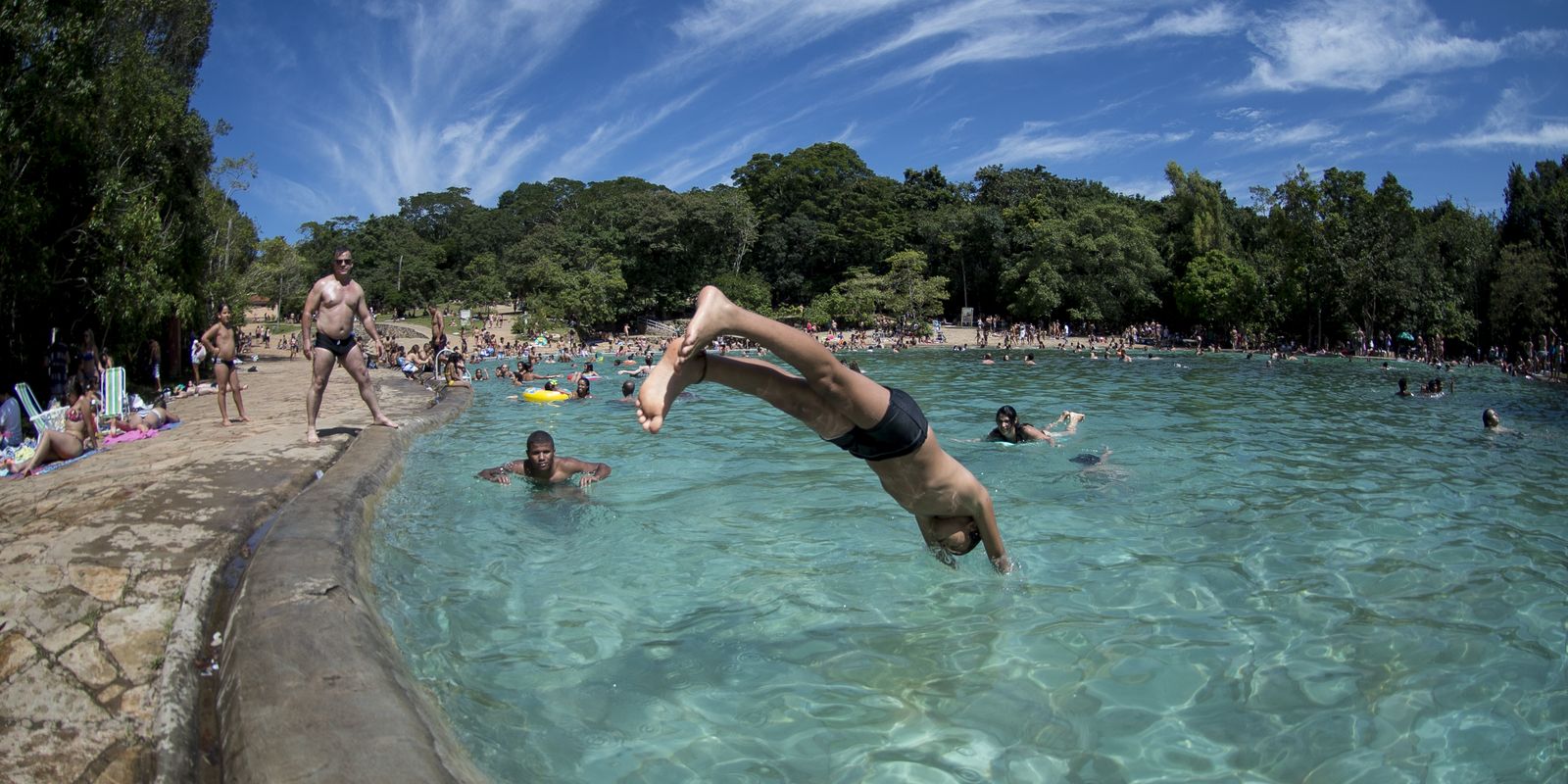 Piscina de água mineral reabre a público de Brasília nesta terça-feira