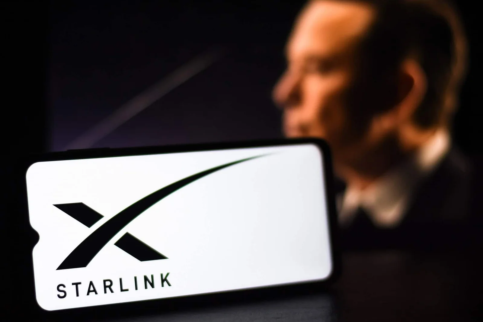 Starlink muda posição e inicia bloqueio do X no Brasil