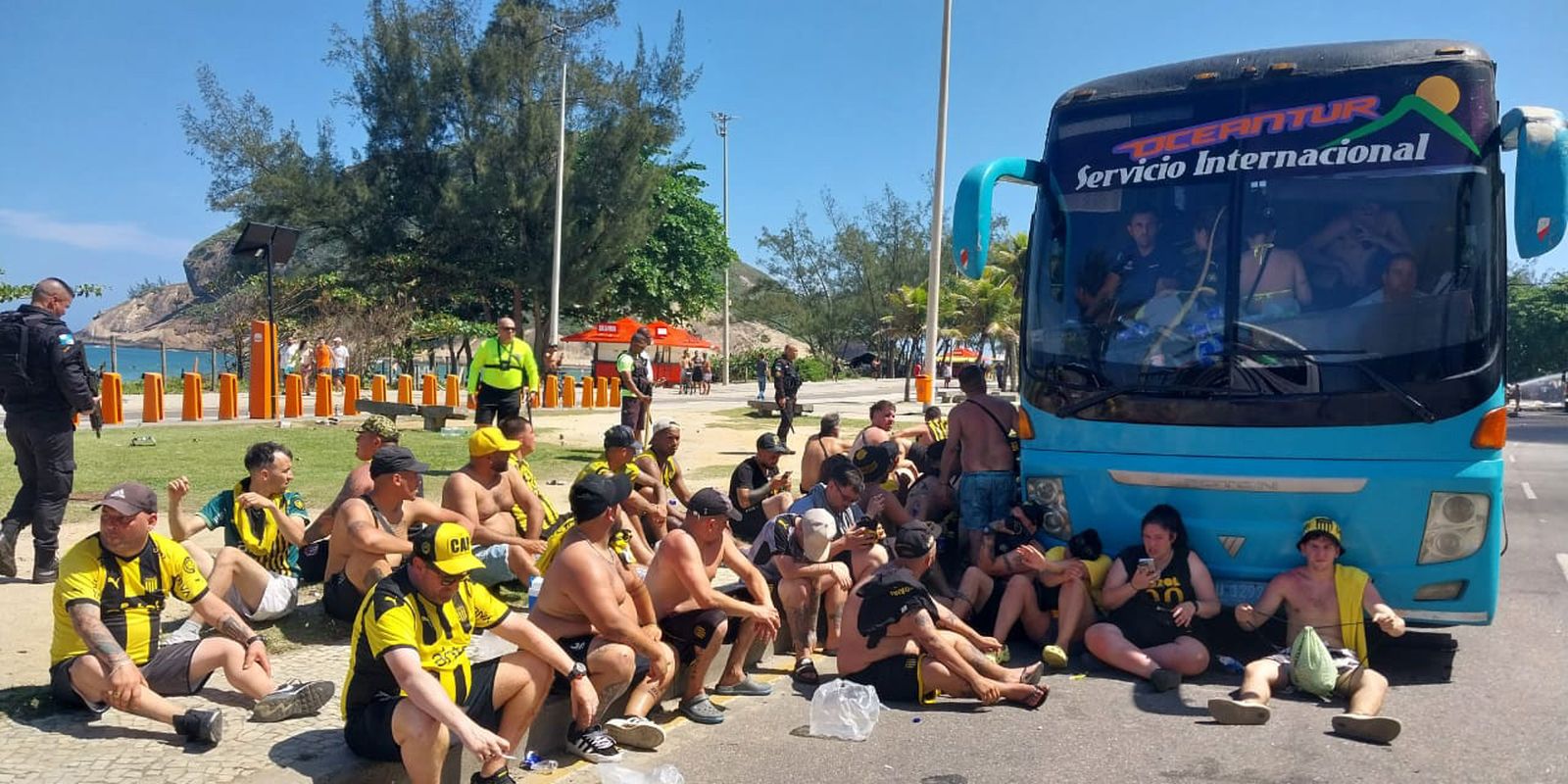 Mais de 200 torcedores do Peñarol são presos por confusão no Rio