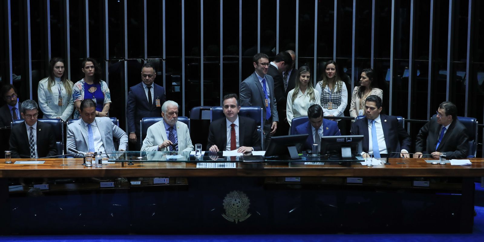 Congresso promulga emenda à Constituição para cortar gastos do governo