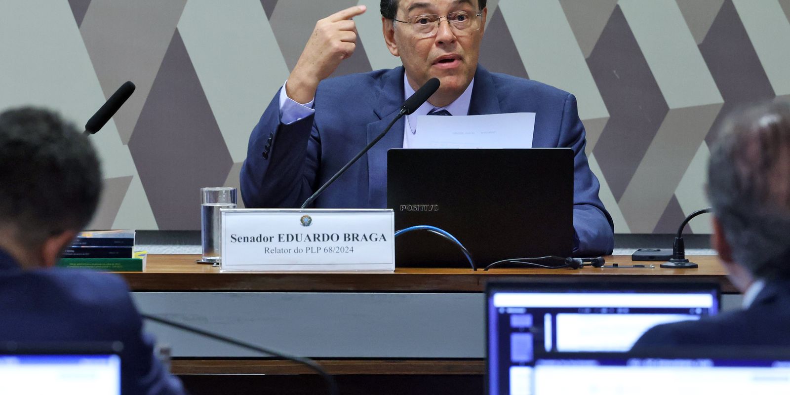 Reforma tributária com novo impacto no IVA é lida na CCJ do Senado